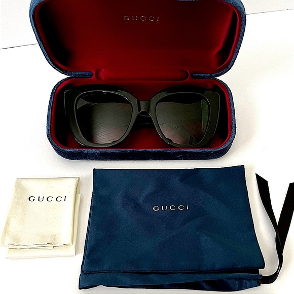 Gucci Black Framed Sunglasses w/ Gray lenses - Picture 3 of 15